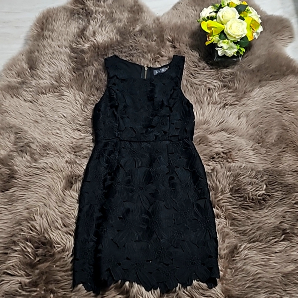 Beautiful Black Sleveless Flower Pattern Dress - image 1